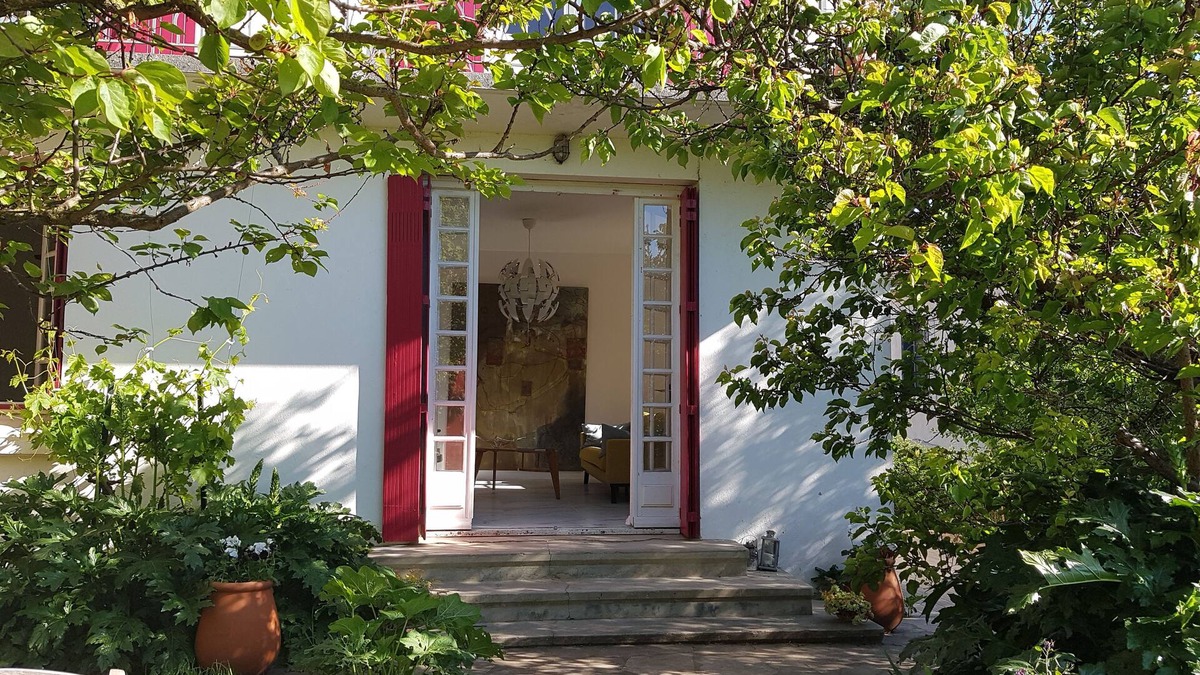 Carcassonne House | Le Jardin de Pierrette. with garage and city view very close to the city center.