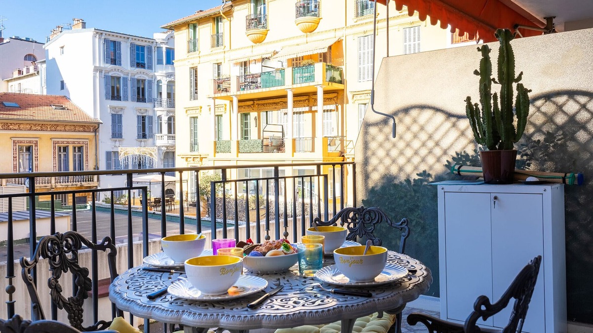 Jean-Medecin Apartment | LE JOFFRE GRIMALDI AP2089 by RIVIERA HOLIDAY HOMES