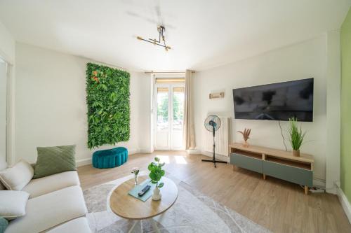 Homecourt Apartment | Le Julie -Spacieux - 5 pers' - 3 beds - Gare 500m