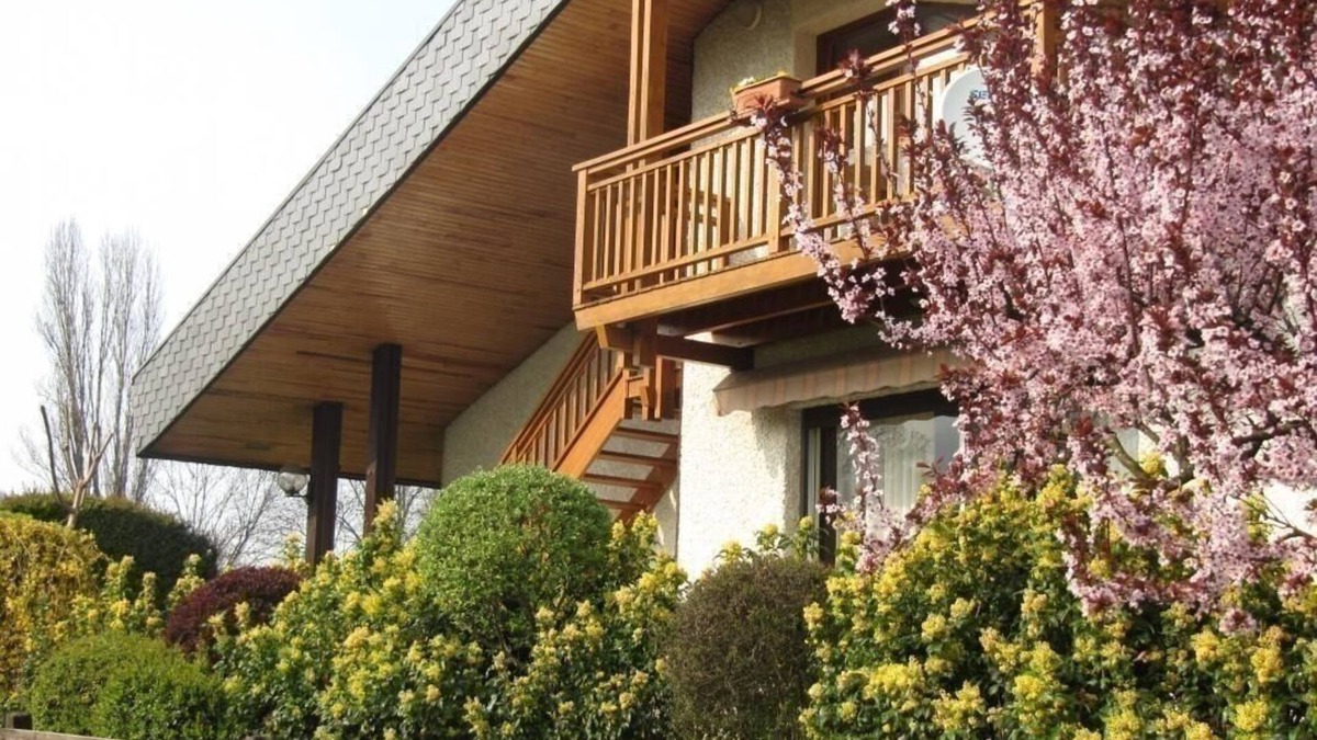 Les Marches House | LE LAC Bleu - LES Marches