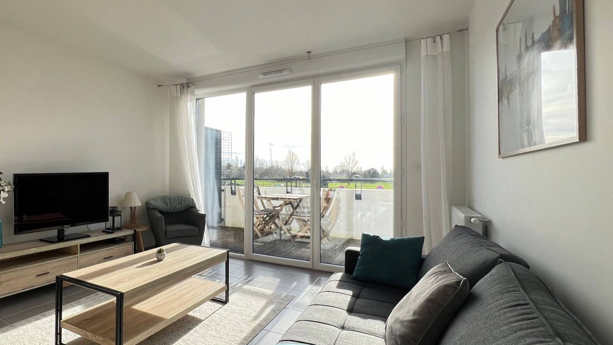 Frouzins Apartment | Le Lamartine 🏕: baignez dans la nature en ville