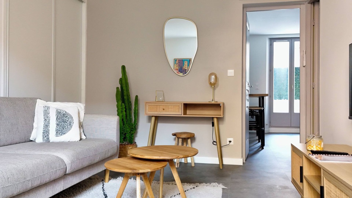 Brignoles Apartment | Le Limoni - Air-conditioned with private patio