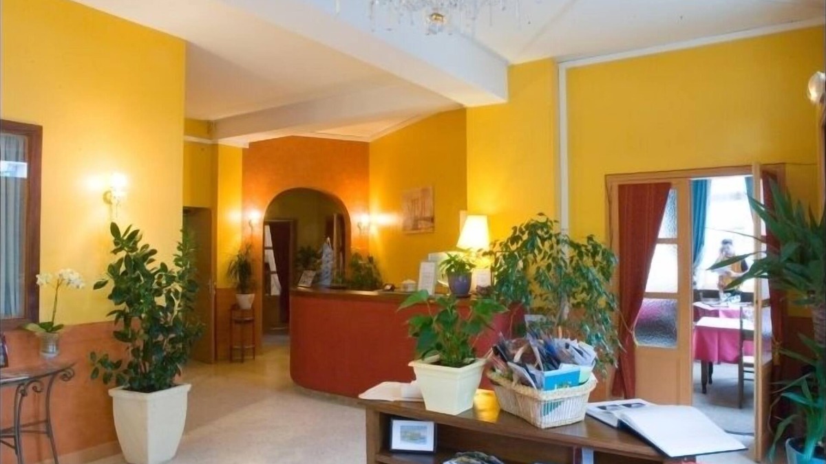 Ecouche Hotel | Le Lion dOr