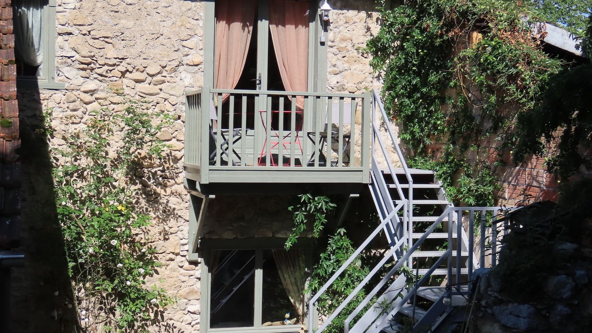Escouloubre-les-bains Apartment | Le Loft one bedroom private apartment with kitchen, garden and heated pool