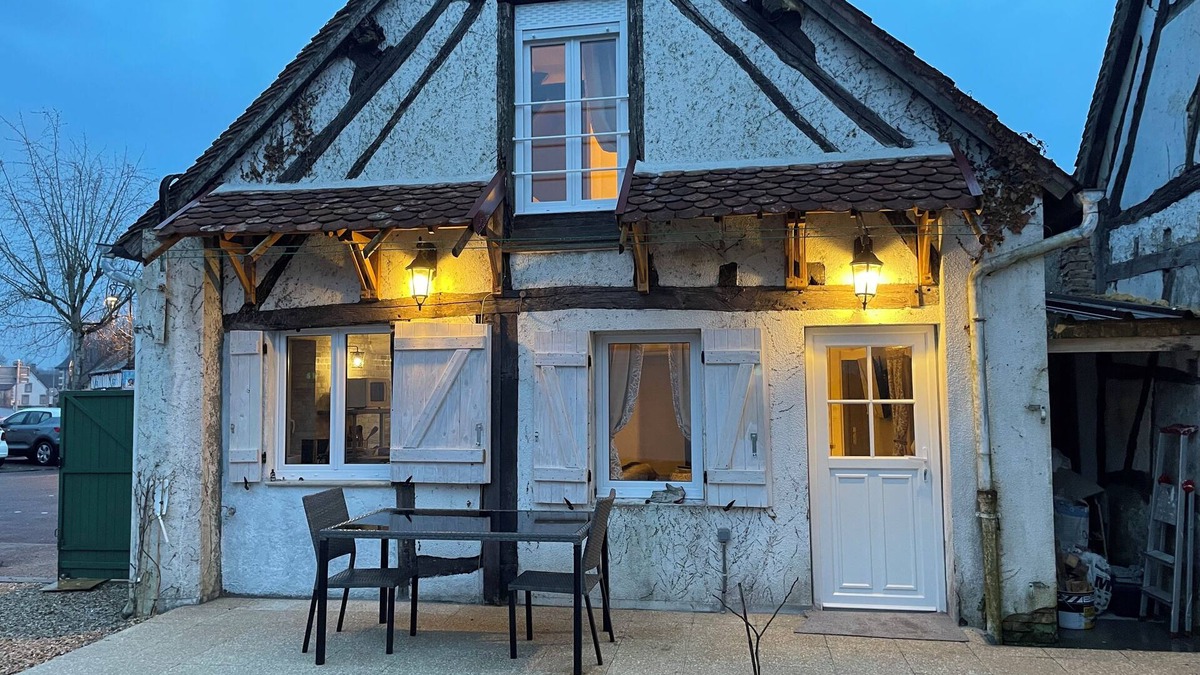Nancay House | Le logis des Glycines (6 adults 2 children) in the heart of the village of Nançay en Sologne