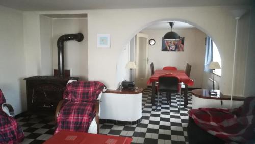 Lohr House | Le Lohrnest
