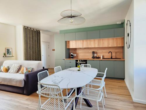 Doue-la-Fontaine Apartment | Le Lumineux - 2 ch - 2 sdb - 6 pers - Tout confort - Proche Bioparc