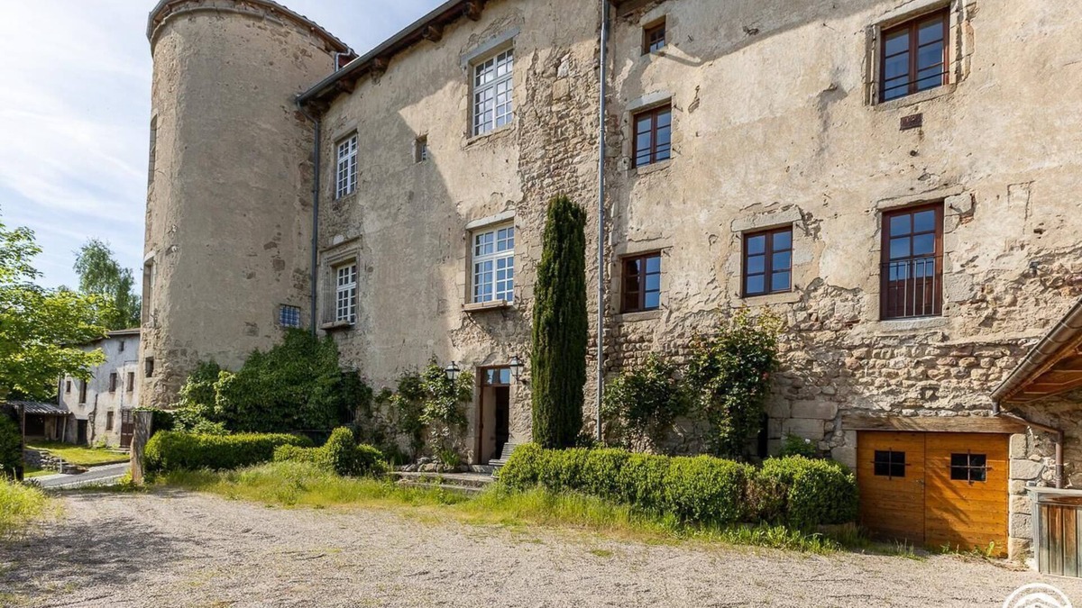 Saint-Bonnet-le-Chastel House | Le Médiéval - ST Bonnet LE Chastel