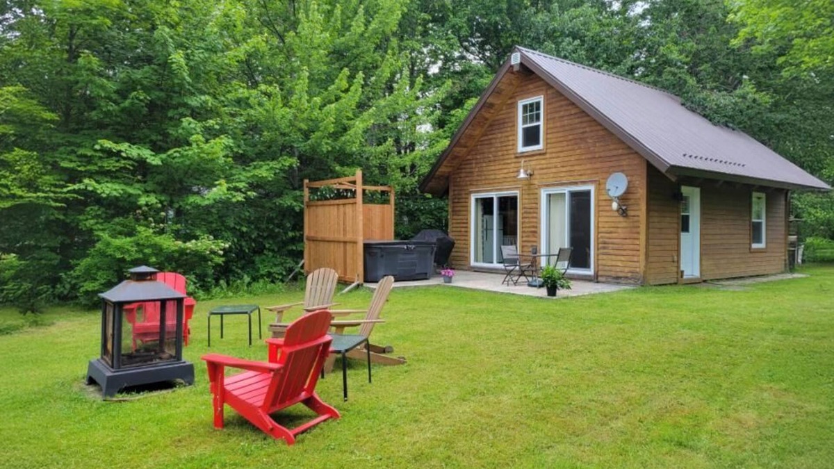 Sainte-Cecile-de-Whitton Ski Chalet | Le Madison avec Spa et Vue sur le Lac