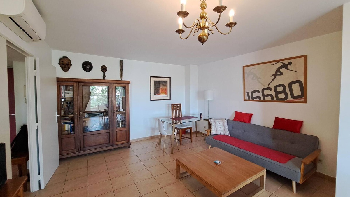 Gares Apartment | "Le Majestic" Very large T2 Clim & Fibre 5 min from St Roch station downtown
