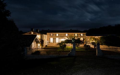 Boisredon Apartment | Le Manoir du Mûrier