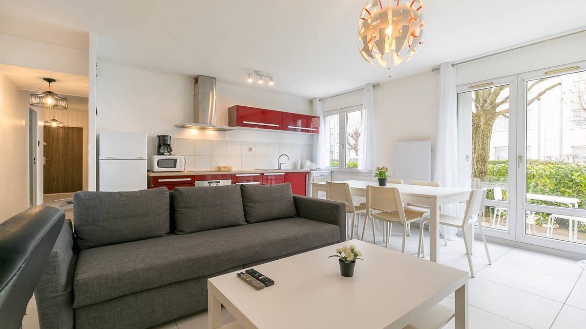 Faubourg-Raines Apartment | Le Marpaux - Bel appartement avec jardin privatif - SR Loc