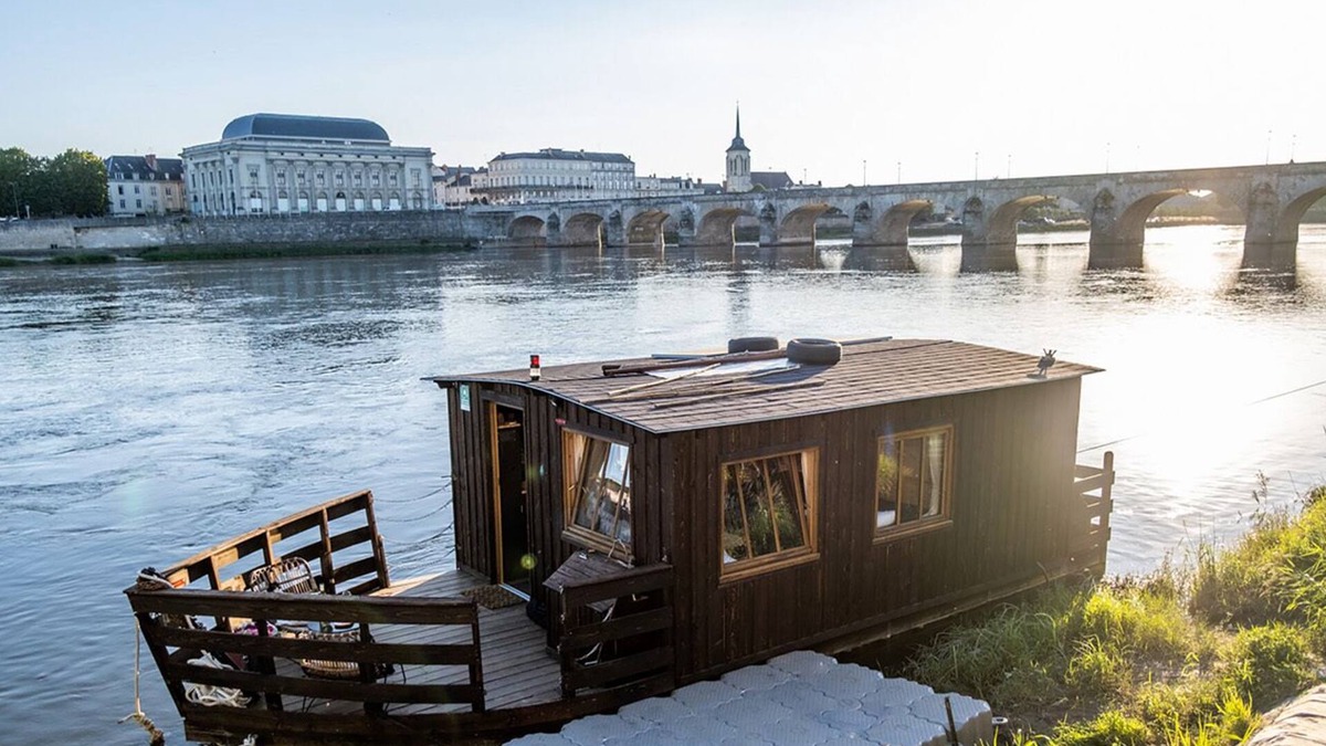 Saumur Boat Rental | Le Martin Pêcheur: Luxury ecolodge boat