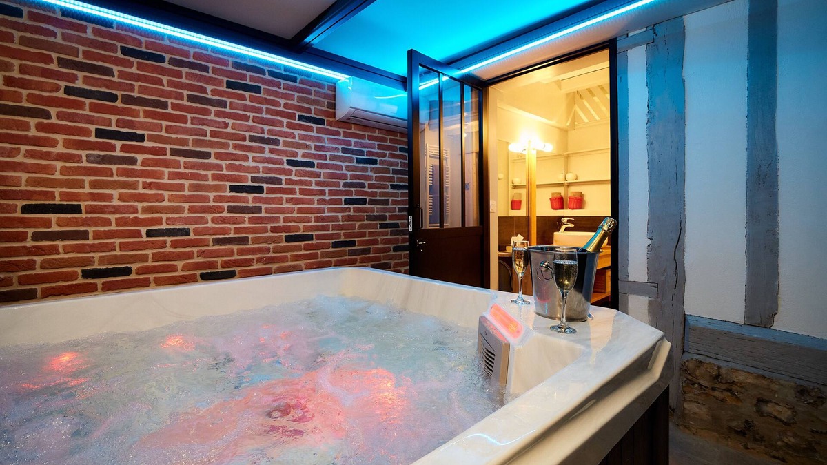Le Hanouard Cottage | LE MARTIN PECHEUR 4-star furnished apartment with private jacuzzi