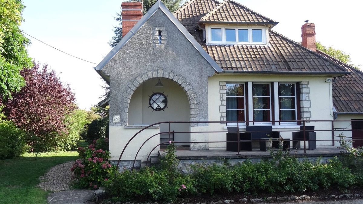 Muides-sur-Loire House | Le Mas: house facing the Loire in a fenced garden in Muides-sur-Loire