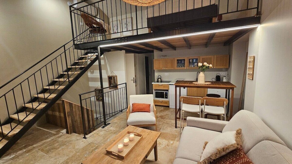 Genas Apartment | Le Mas-Loft-Private Bathroom-Apartment-Garden view