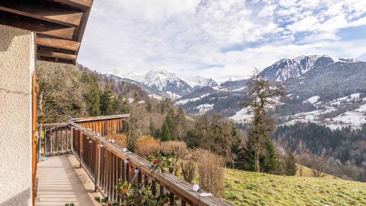Les Clefs Ski Chalet | Le Mazot du Genévrier: Your haven of peace 15 minutes from the slopes!