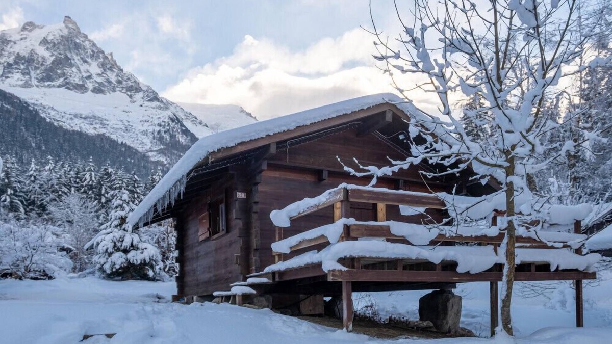 Chamonix-Mont-Blanc Ski Chalet | Le Mazot - mezzanine with nice view