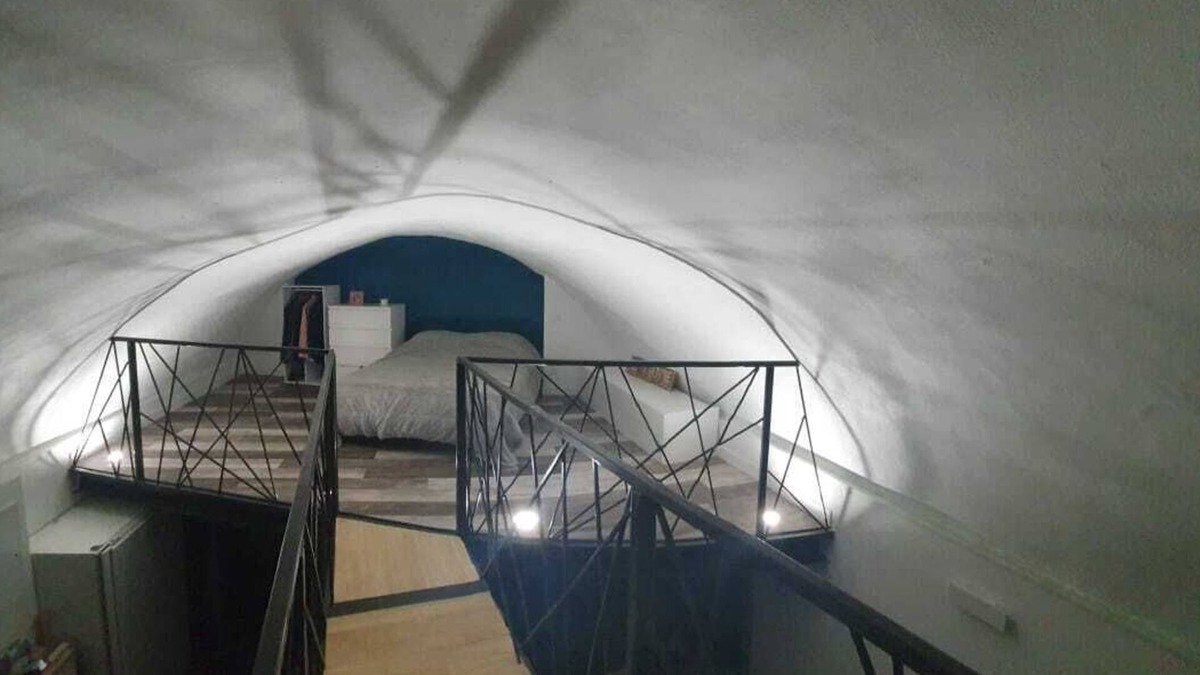 Ecusson Apartment | LE Merechal-ferrant ET SES Ecuries