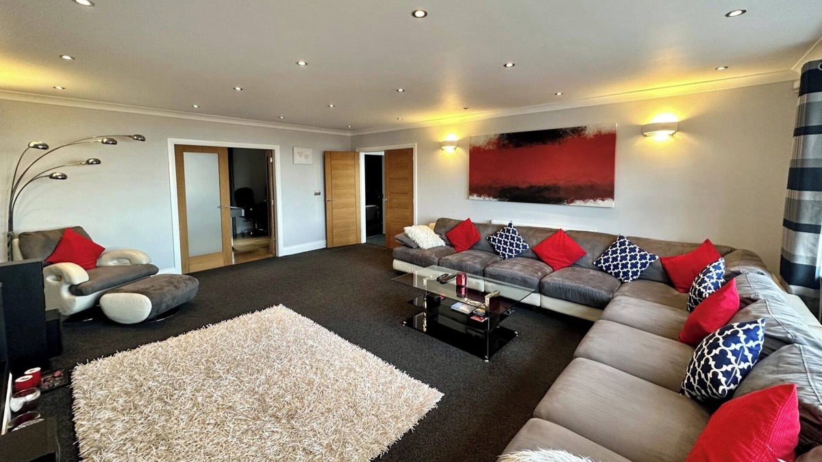 Llanddulas House | Le Morne- 5 Bed Luxury Coastal Retreat