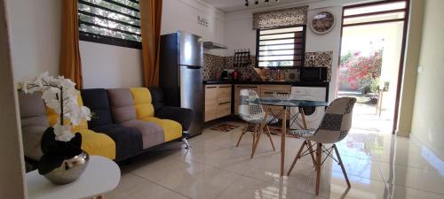 Remire Montjoly Apartment | Le Morpho - vue sur jardin et terrasse privée