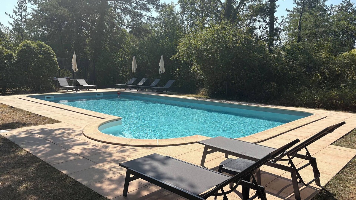 Sers House | Le moulin à vent, large house for 12 people in Charente with swimming pool.