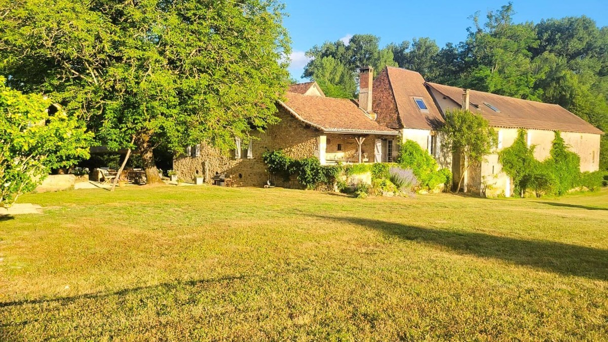 Tourtoirac Villa | Le Moulin Charmant - Six Bedroom Villa, Sleeps 14
