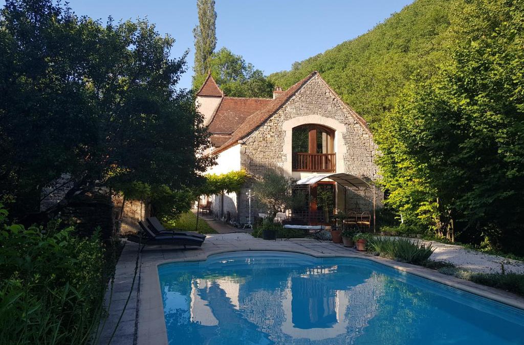 Saint-Sauveur-la-Vallee Bed & Breakfast | Le Moulin de Jules et Akasha