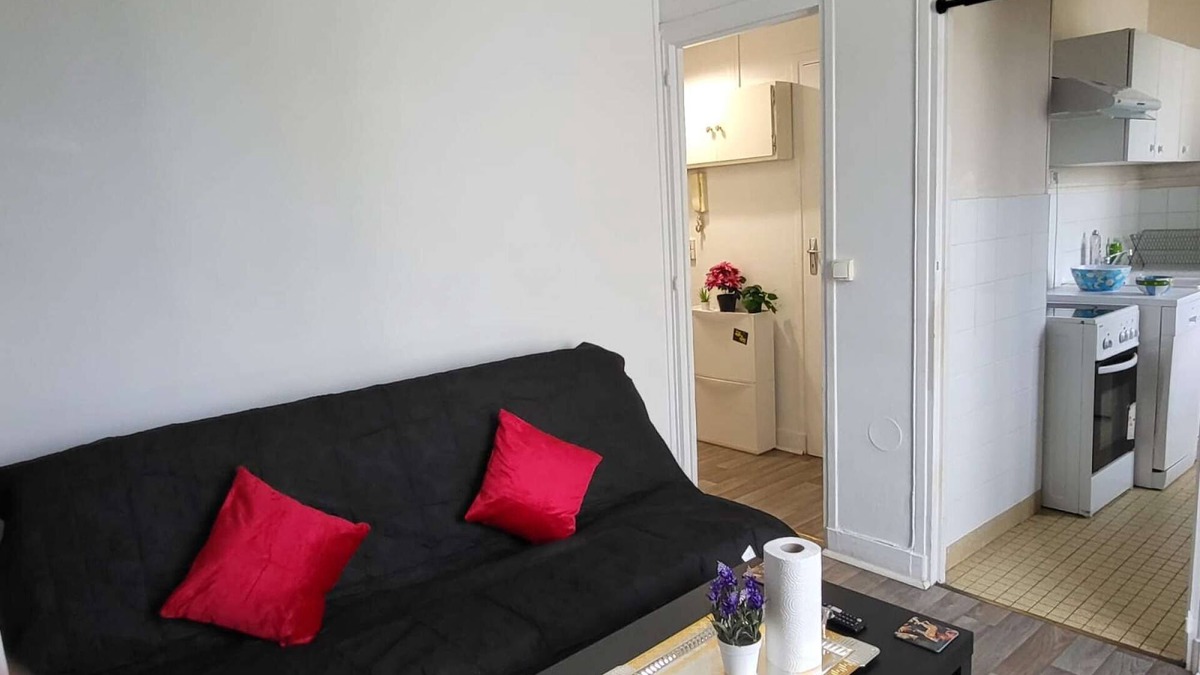 Thiais Apartment | Le Nid de Basch awaits you! Located in a residential area in the commune of Thiais.