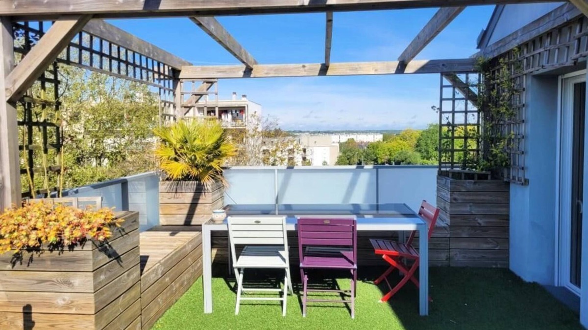 Jules Verne Apartment | Le Nid: modern rooftop overlooking the city