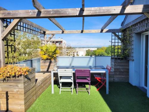 Ranzay-Grand Clos Apartment | Le Nid : Rooftop moderne surplombant la ville