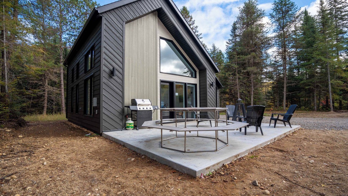 Saint Come House | Le P’tit Duc | Riverside Retreat