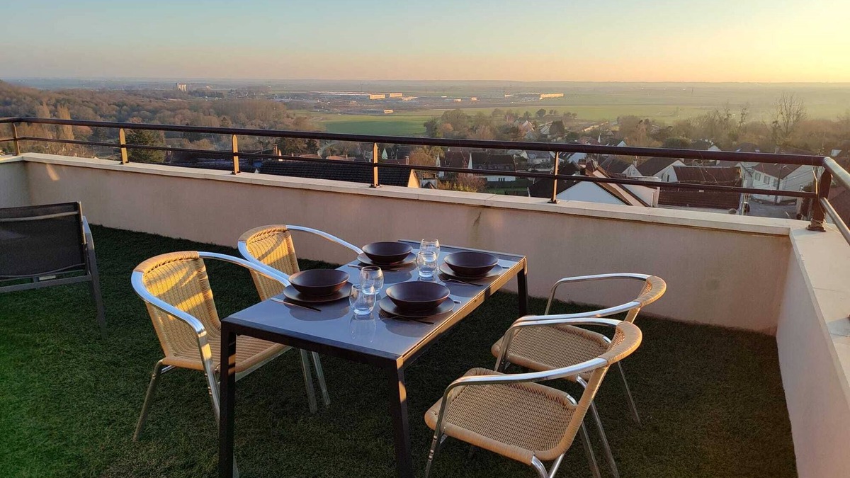 Dammartin-en-Goele Apartment | Le Panorama, 15 minutes from CDG, between Eurodisney and Parc Astérix.