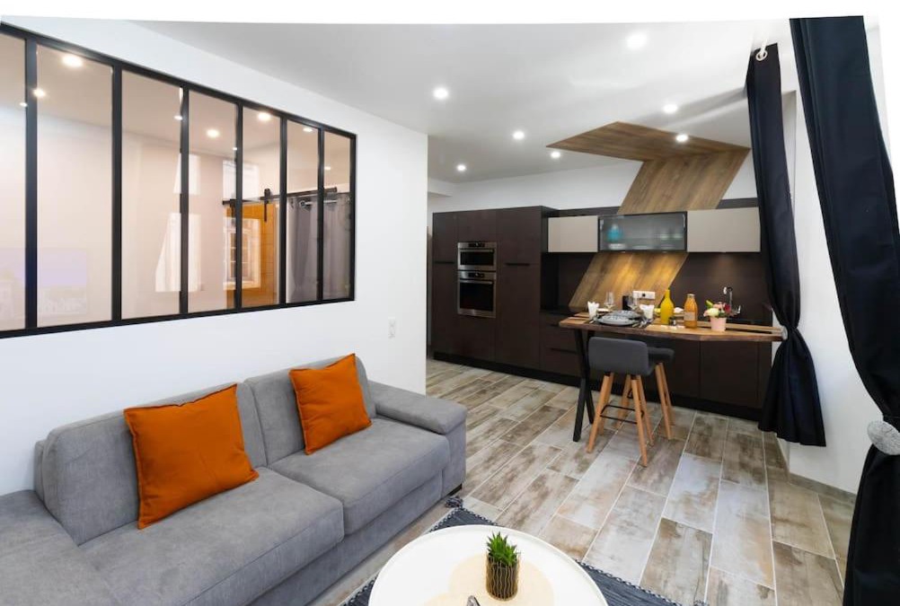 Aubenas Apartment | Le papillon