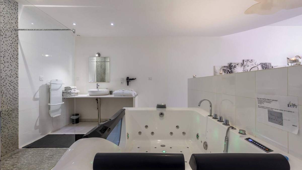 Victor Hugo - Saint-Augustin Apartment | Le Paradis Blanc