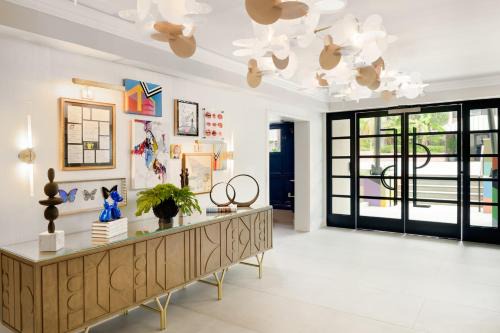 Tri-West Hotel | Le Parc at Melrose