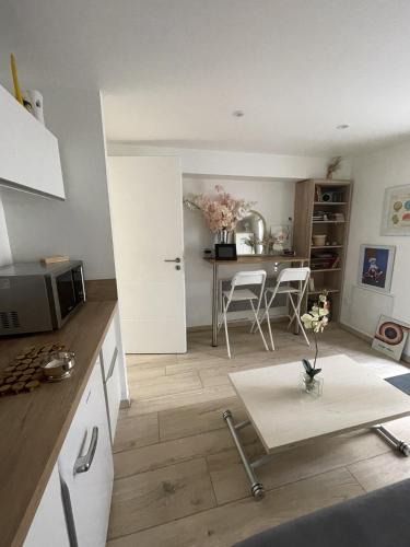 Les Sables d'Olonne Apartment | Le Patio de la Tour ! hotel 1 chambre avec SAUNA PRIVE sur le remblai
