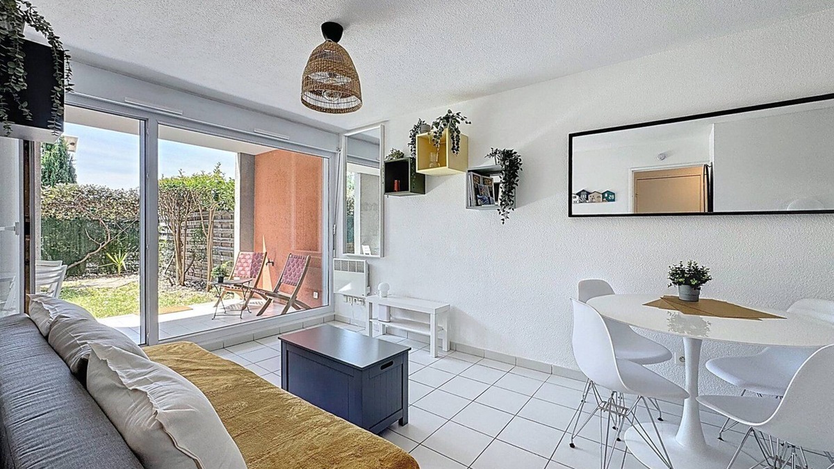 Perols Apartment | Le Patio de Santa Monica, 5 min from sea, 2 stars