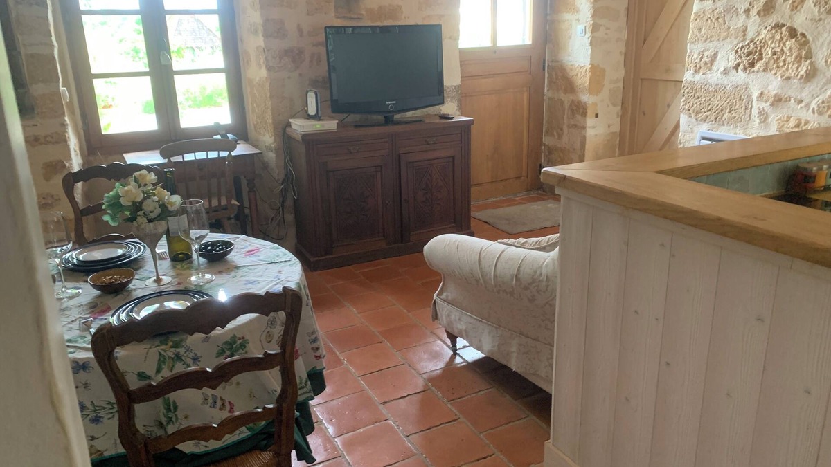 Saint-Crepin-et-Carlucet House | Le Petit Gite au Manoir de Carlucet. Friendly pub/restaurant a short walk.