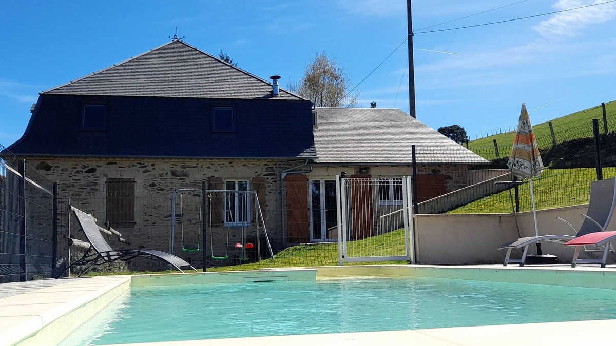 Teyssieu House | Le Pech de Clédy140m², 2 bathrooms, heated pool, wifi, pets allowed, all inclusive