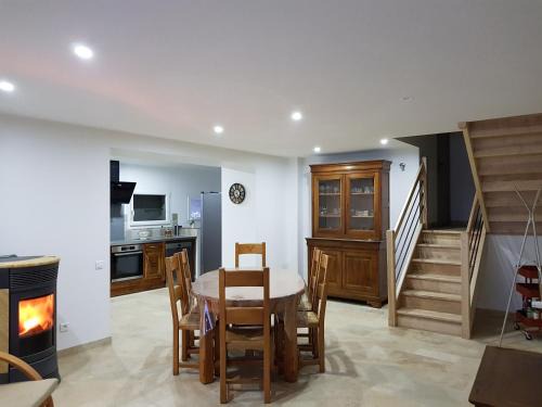 Lezigneux House | Le Perron