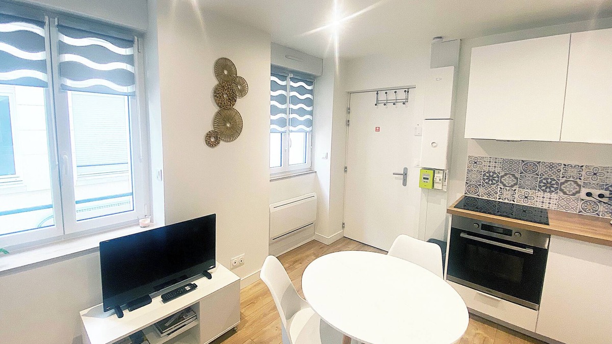 Coutures Apartment | Le Petit Barbusse - close to city center - wifi - netflix