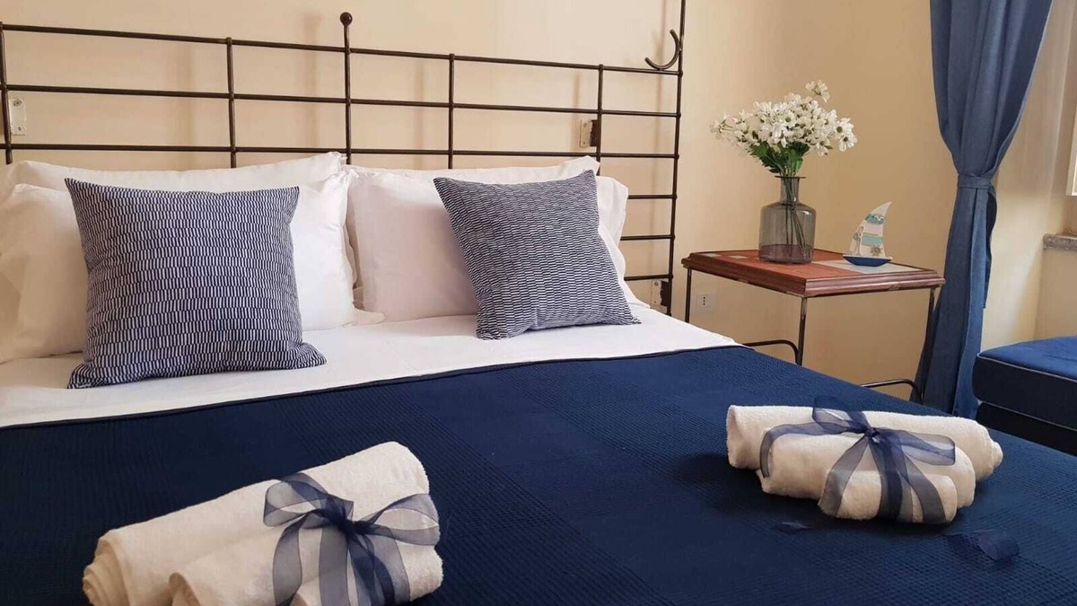 Rione Duomo Apartment | Le Petit Bouganville Guesthouse