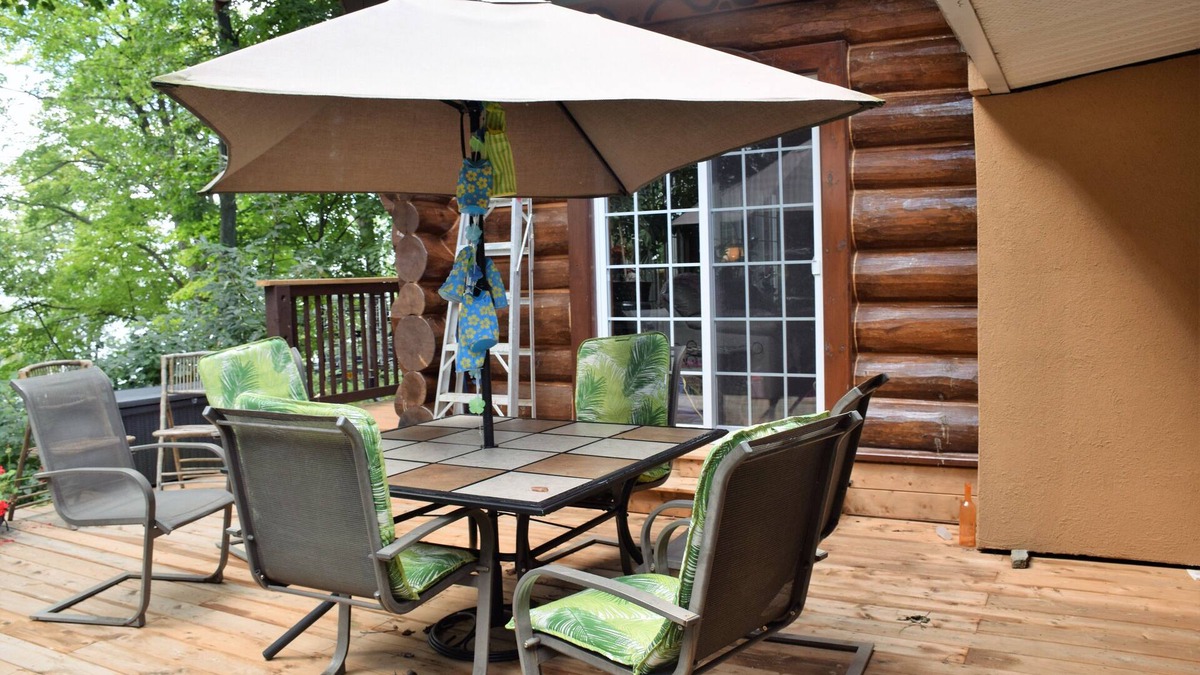 Grenville-sur-la-Rouge House | Le petit Montebello Gîte touristique CITQ 296375