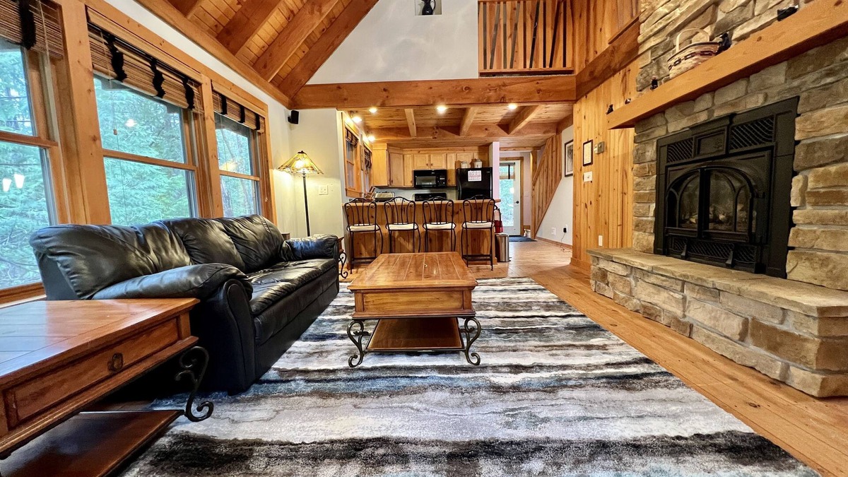 Bayfield Cabin | Le Petit Chalet, surrounded by nature, walking distance to Lake Superior & beach