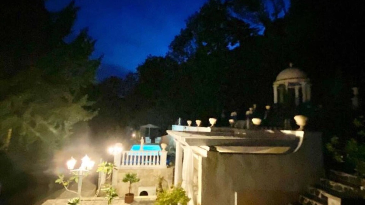Suhl Apartment | "Le petit Charme" live in a historic villa