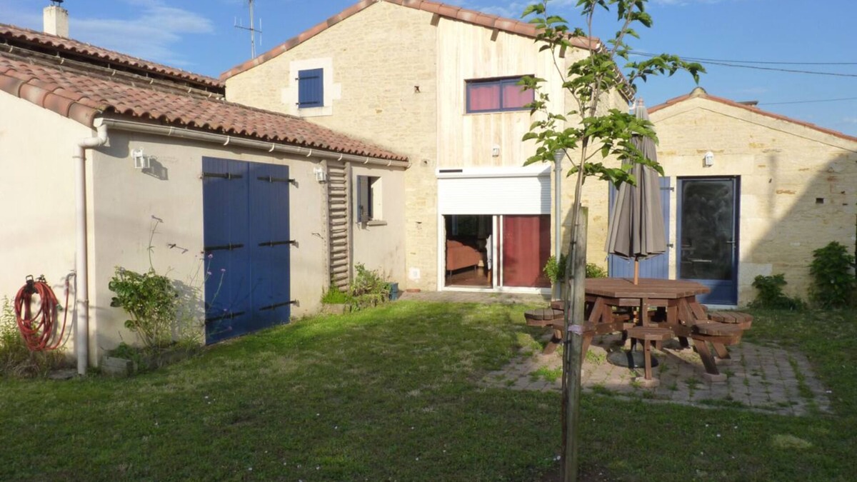 Damvix House | Le Petit Cloucq