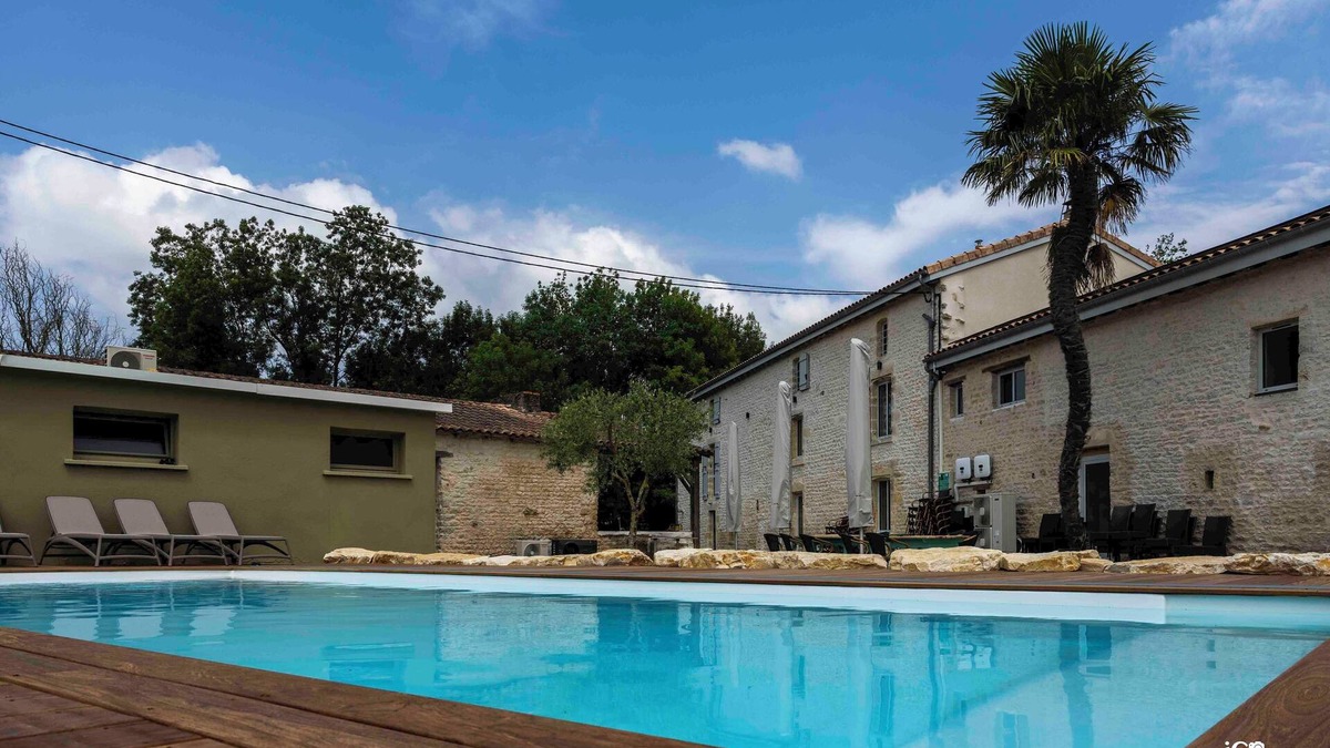 Pamproux Bed & Breakfast | Le Petit Courault: Renovated mill, sleeps 35 comfortably in the heart of nature.
