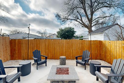 Mahncke Park Apartment | Le Petit Jardin