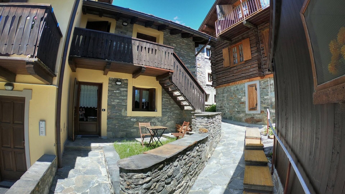 Periasc Apartment | "Le Petit Paradis": at the foot of Monte Rosa.